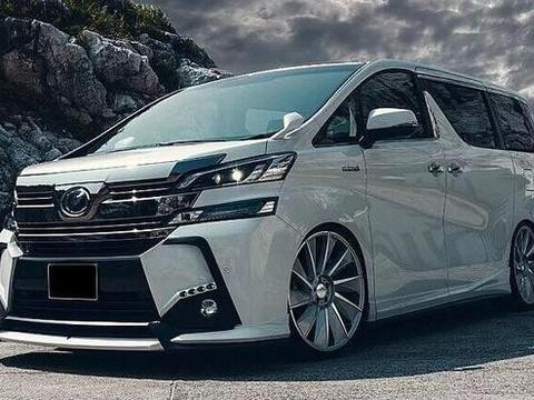 明星都是钟爱“大面包”车吗？夜拍朱时茂埃尔法内与美女畅谈