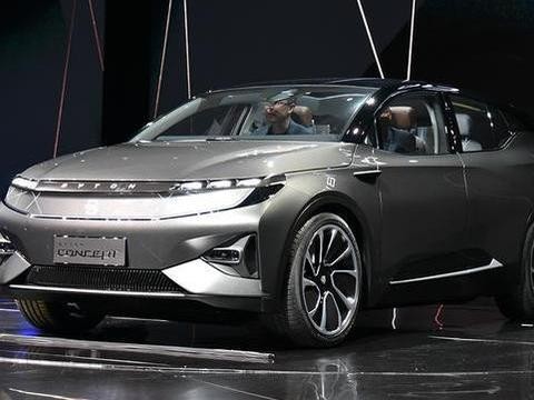 特斯拉对手来了, 宝马i8设计师操刀, 中控屏1.25米长, 方向盘8英寸屏