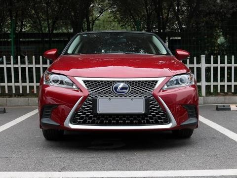 这车卖22万，宝马车主嘲笑买它的人不懂车，车主却说开奔驰没品味