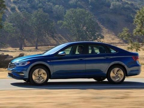 美国是捷达, 国内变速腾, 价格还涨几万, 国人的钱大众真好挣