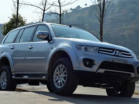 七座大越野，全时四驱，3.0L V6发动机，卖24万，果断放弃陆巡