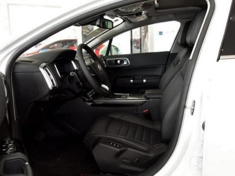 当年和E级同价一车难求，国产后顶配才28万，车长4米9宝马动力