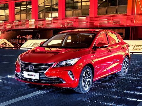 爆款睿骋CC之后,  长安汽车又发布了一款轿车——全新逸动XT