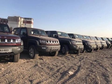 偶遇大批BJ40库存车5折处理，网友：很像二手车，2折也不要！