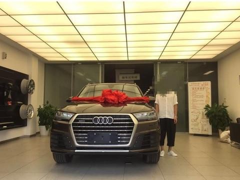 成都小伙花72万提奥迪Q7