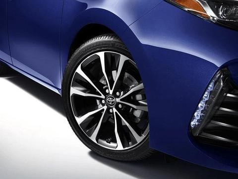 十二代卡罗拉现身，号称小号凯美瑞，内饰运动感十足