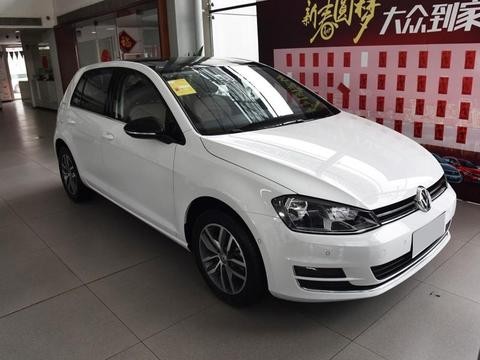 大众新高尔夫配置大增灯组升级, 外观帅气内饰简洁, 操控性能不错