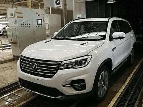 工厂偶遇新款长安CS75实车，字母车标被抛弃，内饰大改后很宝马