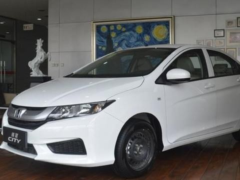 铁轮毂，无雾灯，车内不带收音机，售价8万：买的人为何这么多？