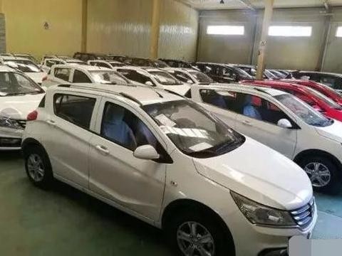 4S店新进了一批宝骏新车，经理表示卖不出去打五折都没人要！