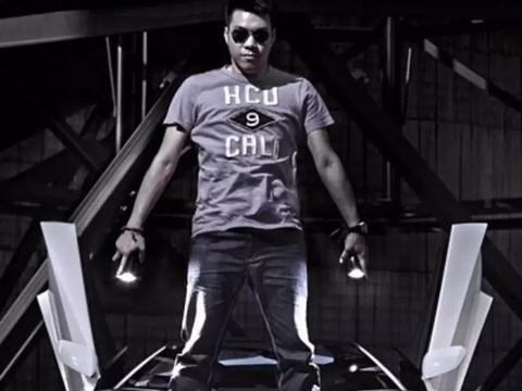 他每天豪车相伴却和贾乃亮同病相怜 也因贾乃亮高居热搜榜NO.1