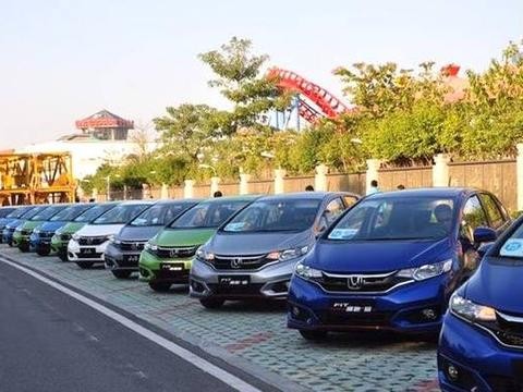 大量18款本田飞度到店，增加了前后运动套件，省去改装费，售7万