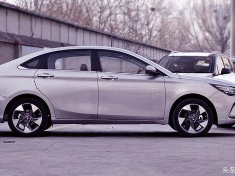 比朗逸漂亮十倍的最新国产轿跑，才8万，捷达桑塔纳要紧张了