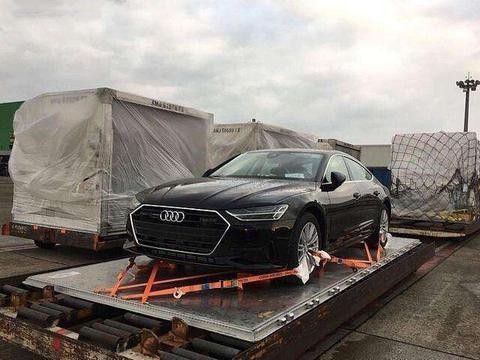 国内首台19款奥迪A7到港,内饰配3块大屏幕, 奢华程度不输奔驰S级