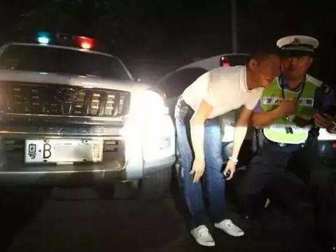 老宝马5系要翻新车漆, 饱受远光狗折磨的车主却给全车换上反光膜