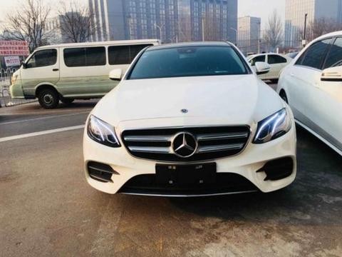 57万全款买辆奔驰E300L，开回家后，车尾四字成为了朋友们