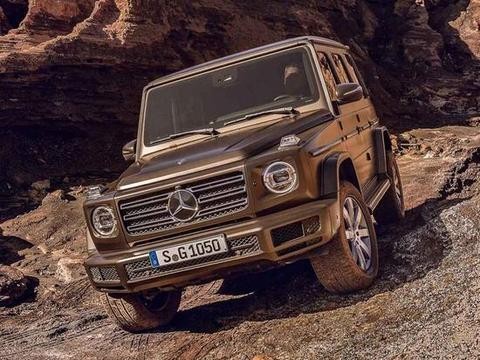 奔驰怒了，大G来袭，50寸苹果大屏，怒怼揽胜，可惜没了整体桥