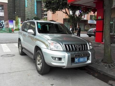 能同时适应高原低氧及相对极端环境下路况的硬派越野车普拉多