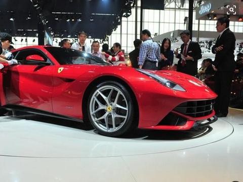 16岁跟周星驰大火，23岁成黑社会大哥，豪车多到堪比王思聪！