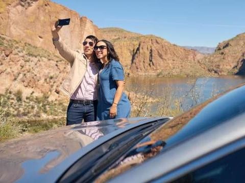 2018款全新一代丰田凯美瑞Camry上市售价15.6万人民币