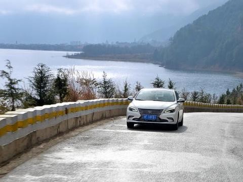 冬季泸沽湖邂逅美景，长安睿骋CC环湖自驾平均油耗6.2