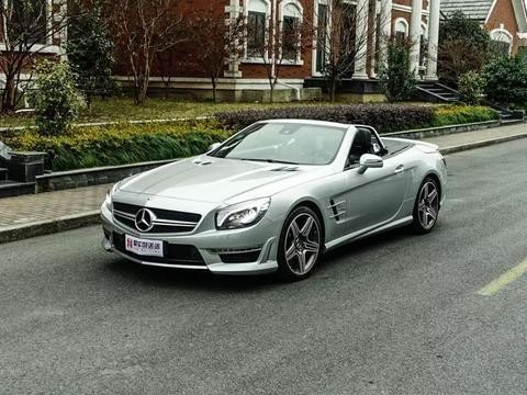 有了奔驰敞篷大跑车，炸街再也不用愁。