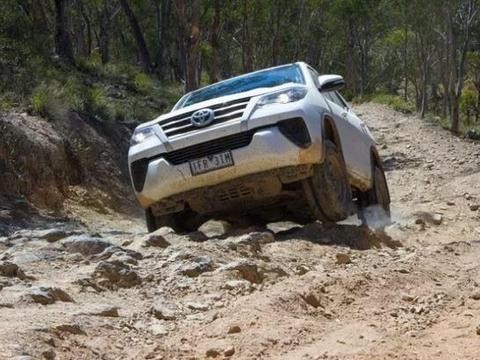 硬汉suv!全车进口，号称普拉多亲兄弟，越野能力不输普拉多!