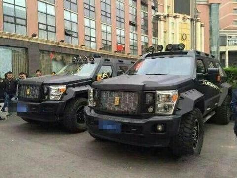 四川土豪嫁女，10辆豪车做排场，连900万的迈巴赫也只是陪衬