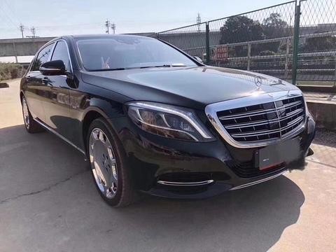 小伙开老板的奔驰迈巴赫S600回老家, 乡邻们看到车后坦言大饱眼福