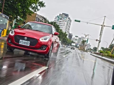 原创试驾 |  “平民超跑”怎么少得了它！抢先试驾铃木全新雨燕