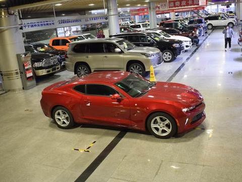 天津港现车，红色雪佛兰科迈罗，超低的油耗，劲爆的车速