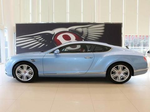 蒋劲夫买500万豪车被坑，怒斥宾利，称自带蹦迪功能！