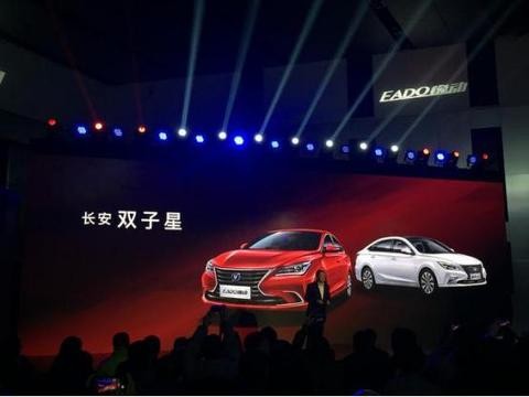 长安第二代逸动改款升级，全新内饰曝光，你觉得漂亮吗？