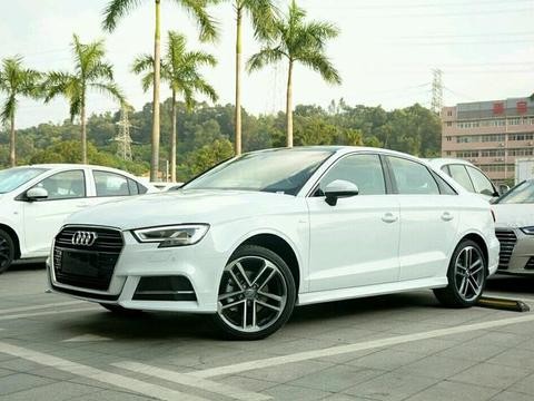 16万也能买到豪华运动轿跑，光看车标就值这个价