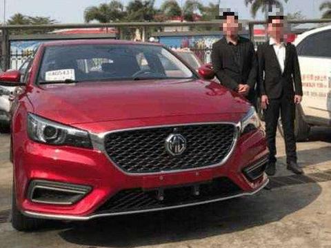 周末去看名爵6，实车确实比思域帅太多，内饰还上档次，果断提车