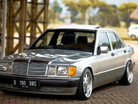奔驰W201，经典车型C-CLASS的前身