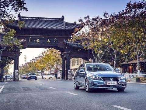 睿骋CC组合拳出击，卡罗拉如何招架？