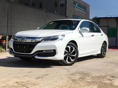 套路国人的车子，油耗4.2L，加价又降价看看就好