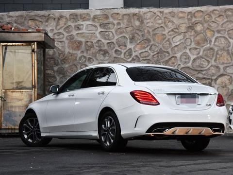 同级别完虐奥迪，比宝马3系有品位，如今降4万，见丈母娘就靠它