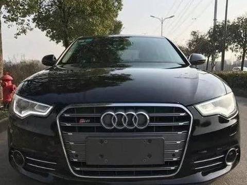 街头偶遇一辆奥迪A6L，车主表示花八万买的，现在六万卖掉！