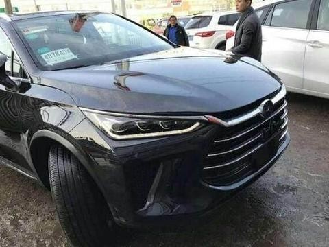 4S店偶遇国产“颜值王”比亚迪唐二代