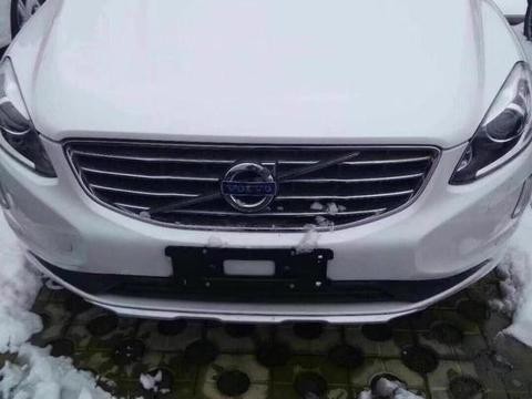 偶遇16款沃尔沃S60L库存车，工作人员：被大雪覆盖，统统5折处理