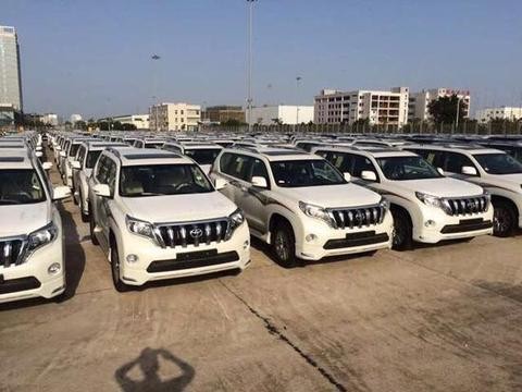 17款丰田霸道2700中东版 港口现车堆积如山 本家年末低价回馈客户