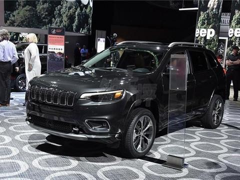 终于不再别扭! 新款JEEP自由光发布, 这个改动可让它销量大增!