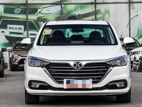 吉利帝豪遇最强敌手，内饰以奔驰标准打造，不到7万的售价太亲民