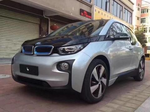 小伙花42万元买辆宝马i3新能源车, 看到车后父母亲无奈地笑了