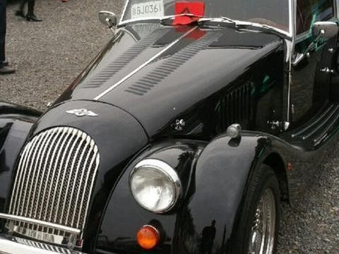 国内老爷车, 拥有独特3雨刷, 车主是著名歌手, 开过32场演唱会