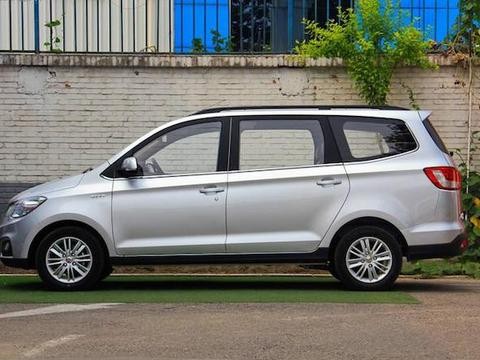 全新一代五菱宏光曝光，造型年轻时髦太多，配有8座布局！！