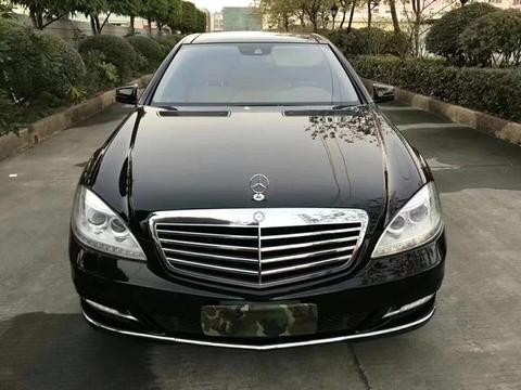 新车落地138万的奔驰S400，驾驶5万公里后，卖家降价100万出售