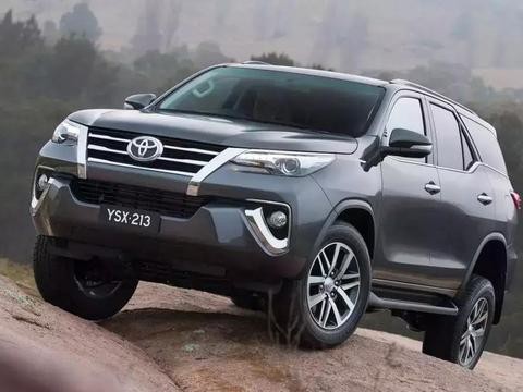 丰田又一款硬汉在低调中爆发, 仅24万标配四驱, 比普拉多更霸道!